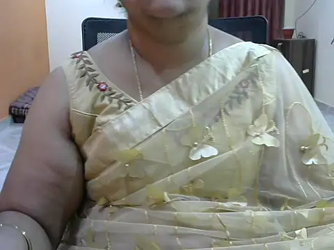 Snapshot of Naughty_Nityaa chatting on 02-08-25, 12:28 Naughty Nityaa online show from 02-08-25, 12:28