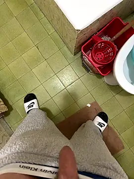 Snapshot of Miky_21 chatting on 11-25-25, 02:50 Miky 21 online show from 11-25-25, 02:50