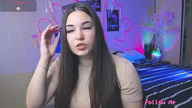 Lillianhot68 online show from 05-20-26, 06:41