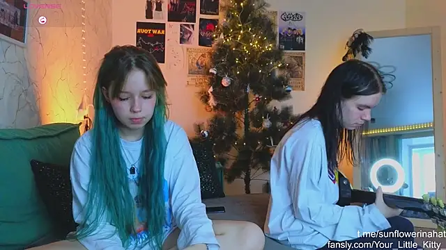 Snapshot of 812sunflowerinahat chatting on 01-08-25, 08:27 812sunflowerinahat online show from 01-08-25, 08:27