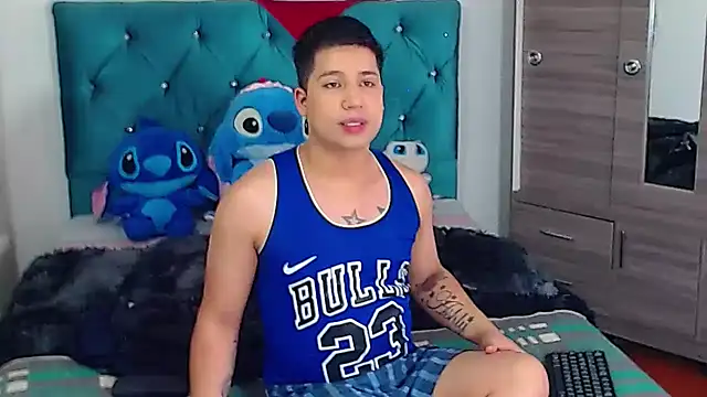 Snapshot of Randy_horny chatting on 12-16-25, 05:07 Randy horny online show from 12-16-25, 05:07