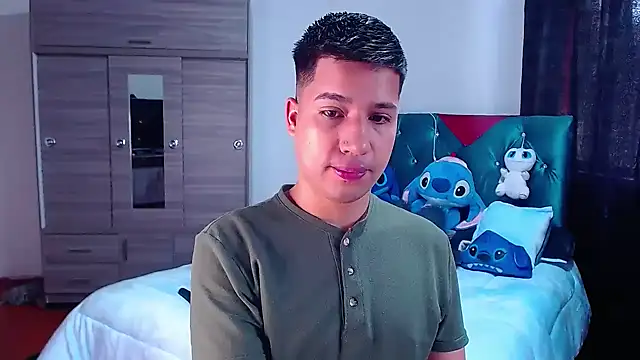 Snapshot of Randy_horny chatting on 04-06-26, 05:25 Randy horny online show from 04-06-26, 05:25