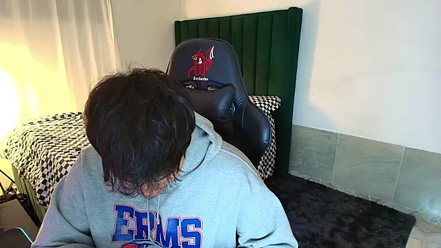 Snapshot of man_dur07 chatting on 01-07-26, 04:48 man dur07 online show from 01-07-26, 04:48