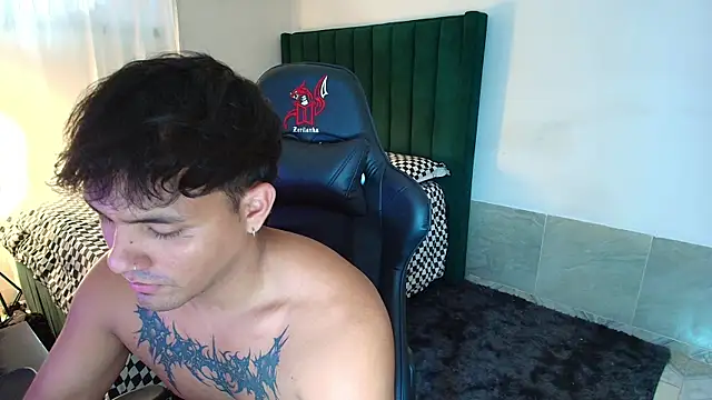 Snapshot of man_dur07 chatting on 01-07-26, 07:27 man dur07 online show from 01-07-26, 07:27