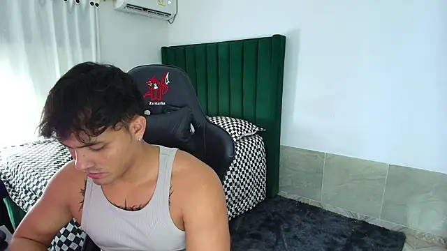 Snapshot of man_dur07 chatting on 02-05-26, 06:29 man dur07 online show from 02-05-26, 06:29