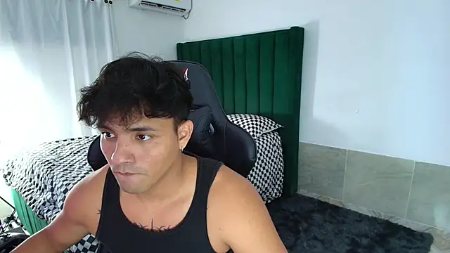 Snapshot of man_dur07 chatting on 02-11-26, 05:23 man dur07 online show from 02-11-26, 05:23