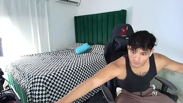 Snapshot of man_dur07 chatting on 02-12-26, 05:13 man dur07 online show from 02-12-26, 05:13