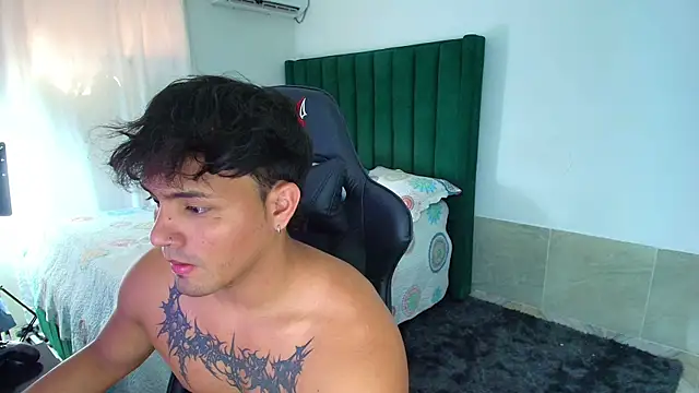 Snapshot of man_dur07 chatting on 02-19-26, 06:15 man dur07 online show from 02-19-26, 06:15