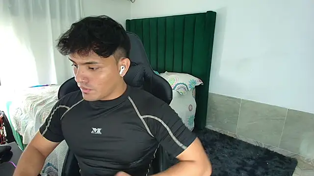 Snapshot of man_dur07 chatting on 03-07-26, 03:14 man dur07 online show from 03-07-26, 03:14