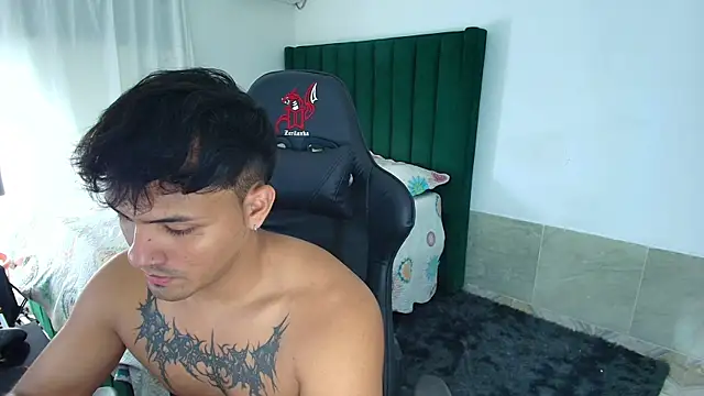 Snapshot of man_dur07 chatting on 03-07-26, 11:46 man dur07 online show from 03-07-26, 11:46