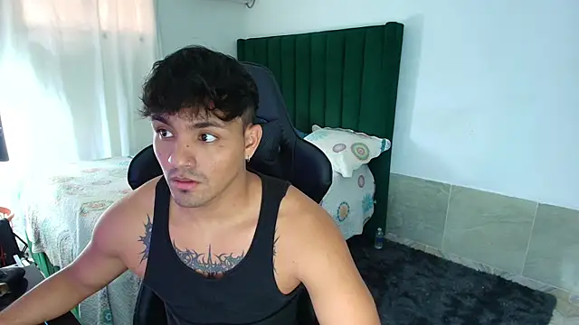 Snapshot of man_dur07 chatting on 03-08-26, 08:56 man dur07 online show from 03-08-26, 08:56