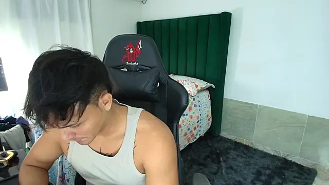 Snapshot of man_dur07 chatting on 03-11-26, 04:29 man dur07 online show from 03-11-26, 04:29