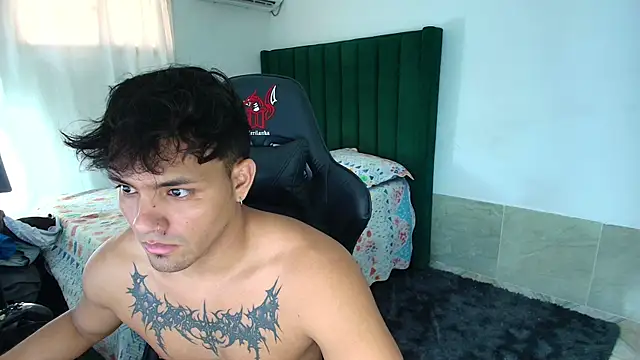 Snapshot of man_dur07 chatting on 04-07-26, 07:47 man dur07 online show from 04-07-26, 07:47