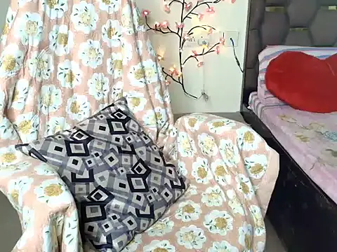 CUTE princess 143 online show from 05-13-26, 12:57