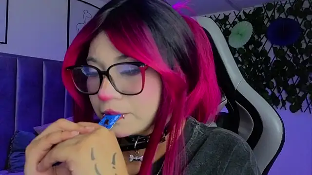 Kitty Gang online show from 05-16-26, 02:19