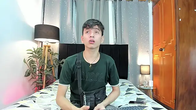 Snapshot of novaybrian chatting on 12-24-24, 04:44 novaybrian online show from 12-24-24, 04:44