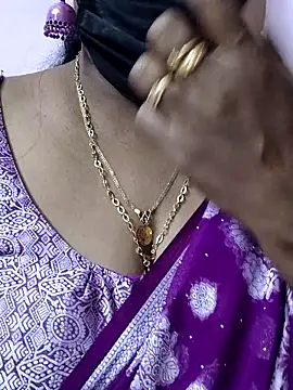 Snapshot of mallu-sumi chatting on 04-21-26, 06:44 mallu-sumi online show from 04-21-26, 06:44