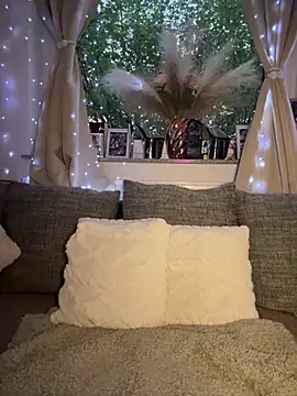 jazzy-bee online show from 04-23-26, 06:43