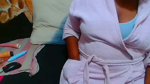 Snapshot of AfricanBigAssxx98 chatting on 03-12-26, 01:28 AfricanBigAssxx98 online show from 03-12-26, 01:28