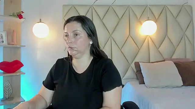 Snapshot of angelswets chatting on 06-04-26, 02:01 angelswets online show from 06-04-26, 02:01