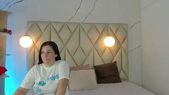 Snapshot of angelswets chatting on 06-28-26, 01:39 angelswets online show from 06-28-26, 01:39
