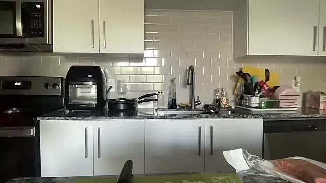 AveryJ99 online show from 03-22-25, 09:31