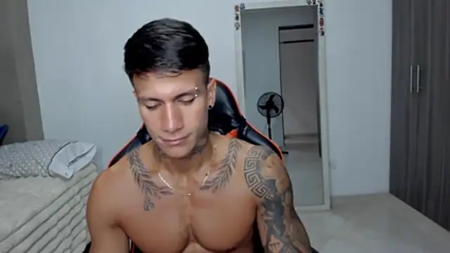 Snapshot of pettergrey1 chatting on 02-15-26, 12:25 pettergrey1 online show from 02-15-26, 12:25