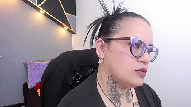 Snapshot of brigittemiller chatting on 05-05-26, 01:57 brigittemiller online show from 05-05-26, 01:57