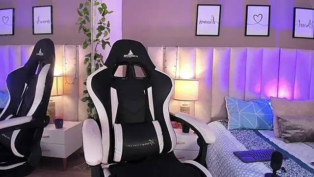 dayanne07 online show from 10-06-25, 10:18