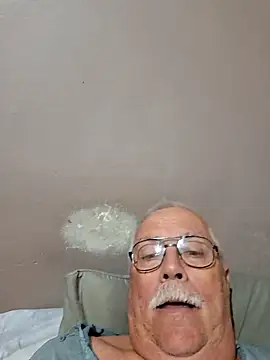 Snapshot of NawtyB1965 chatting on 06-12-26, 03:16 NawtyB1965 online show from 06-12-26, 03:16