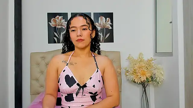 Snapshot of amaranta_f00x chatting on 07-18-26, 01:04 amaranta f00x online show from 07-18-26, 01:04