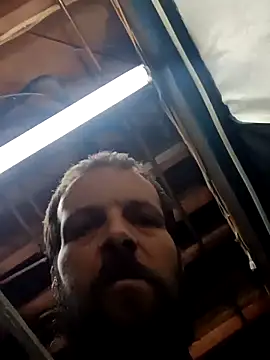 Snapshot of Whipit323 chatting on 03-07-26, 06:27 Whipit323 online show from 03-07-26, 06:27