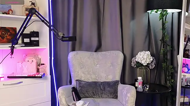 Anal Girl  online show from 05-21-26, 06:15