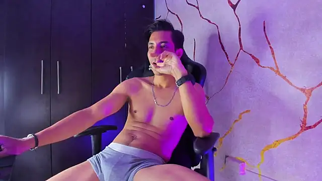 Snapshot of EdwardVlad chatting on 12-14-24, 10:18 EdwardVlad online show from 12-14-24, 10:18