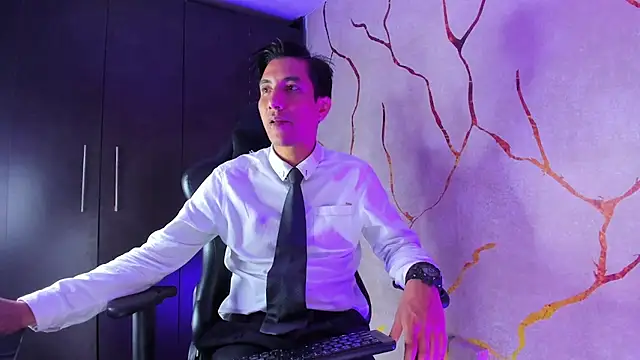 Snapshot of EdwardVlad chatting on 12-17-24, 10:32 EdwardVlad online show from 12-17-24, 10:32