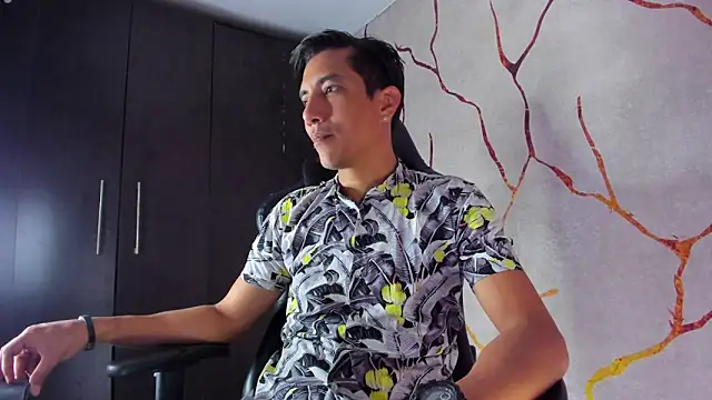 Snapshot of EdwardVlad chatting on 12-18-24, 07:19 EdwardVlad online show from 12-18-24, 07:19