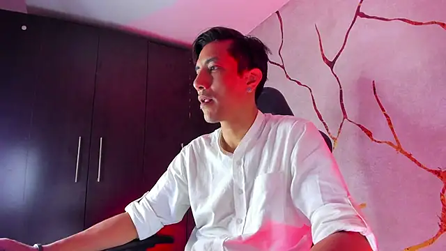 Snapshot of EdwardVlad chatting on 12-19-24, 07:29 EdwardVlad online show from 12-19-24, 07:29