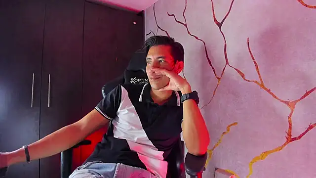 Snapshot of EdwardVlad chatting on 12-21-24, 10:51 EdwardVlad online show from 12-21-24, 10:51