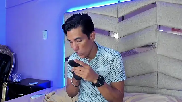 Snapshot of EdwardVlad chatting on 12-28-24, 07:43 EdwardVlad online show from 12-28-24, 07:43