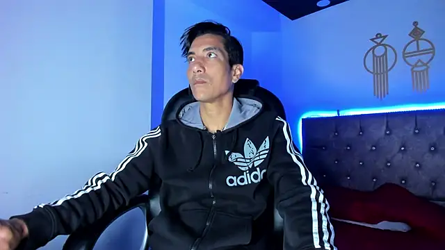 Snapshot of EdwardVlad chatting on 12-29-24, 12:34 EdwardVlad online show from 12-29-24, 12:34