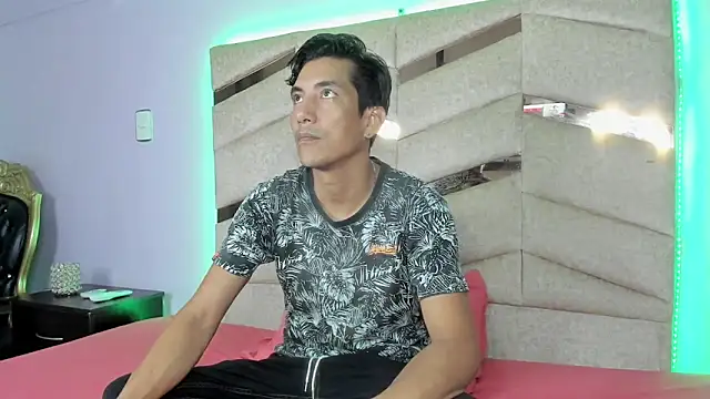 Snapshot of EdwardVlad chatting on 12-30-24, 07:21 EdwardVlad online show from 12-30-24, 07:21