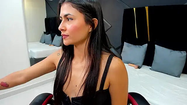 emilie xx  online show from 12-10-24, 05:33