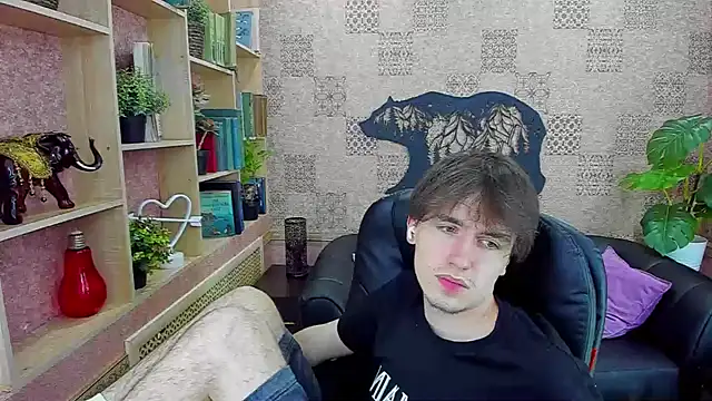 Snapshot of BillyHont chatting on 12-10-24, 10:47 BillyHont online show from 12-10-24, 10:47