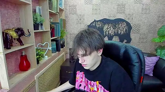 Snapshot of BillyHont chatting on 12-13-24, 01:37 BillyHont online show from 12-13-24, 01:37