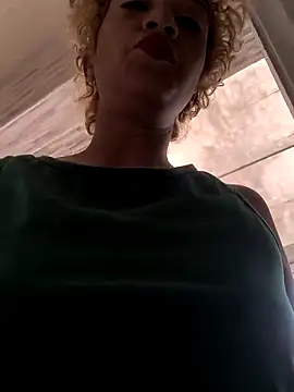 Snapshot of Amaliu_ chatting on 12-18-25, 02:45 Amaliu online show from 12-18-25, 02:45