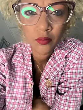 Snapshot of Amaliu_ chatting on 02-18-26, 02:24 Amaliu online show from 02-18-26, 02:24