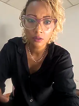 Snapshot of Amaliu_ chatting on 03-17-26, 03:26 Amaliu online show from 03-17-26, 03:26