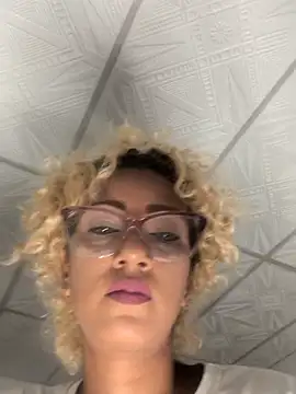 Snapshot of Amaliu_ chatting on 03-25-26, 01:17 Amaliu online show from 03-25-26, 01:17