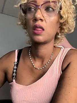 Snapshot of Amaliu_ chatting on 04-14-26, 02:56 Amaliu online show from 04-14-26, 02:56