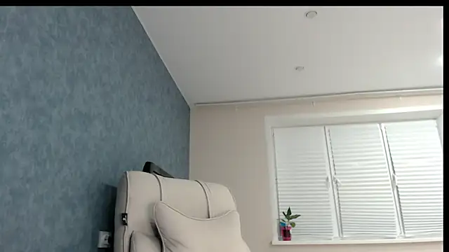 Nora Star online show from 04-17-26, 07:06